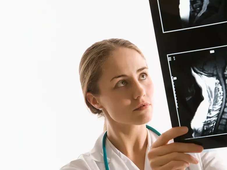 Dane demograficzne oraz cechy kliniczne pacjentów kierowanych do specjalistów w zakresie bólów głowy