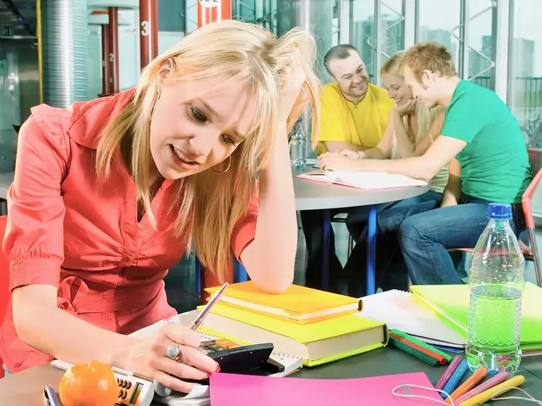 Migrena i inne formy bólu głowy a wyniki studentów w nauce