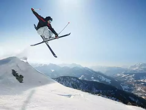 Zimowe kontuzje – jak ich uniknąć? Porady ortopedy