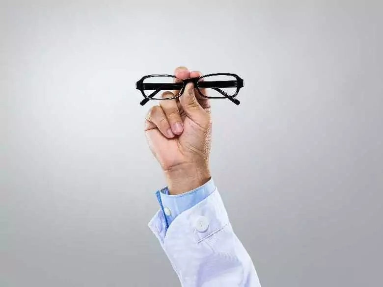 Ból głowy a choroby oczu?