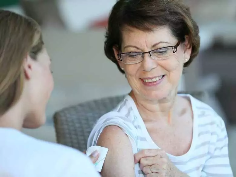 Półpasiec groźny zwłaszcza dla seniorów. Może prowadzić do uszkodzenia wzroku, słuchu i udaru mózgu